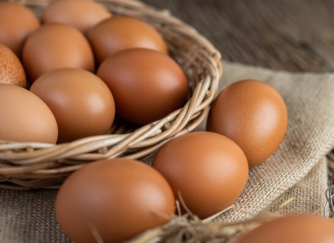 Цены на куриные яйца в РФ с начала года снизились на 12,4 процента