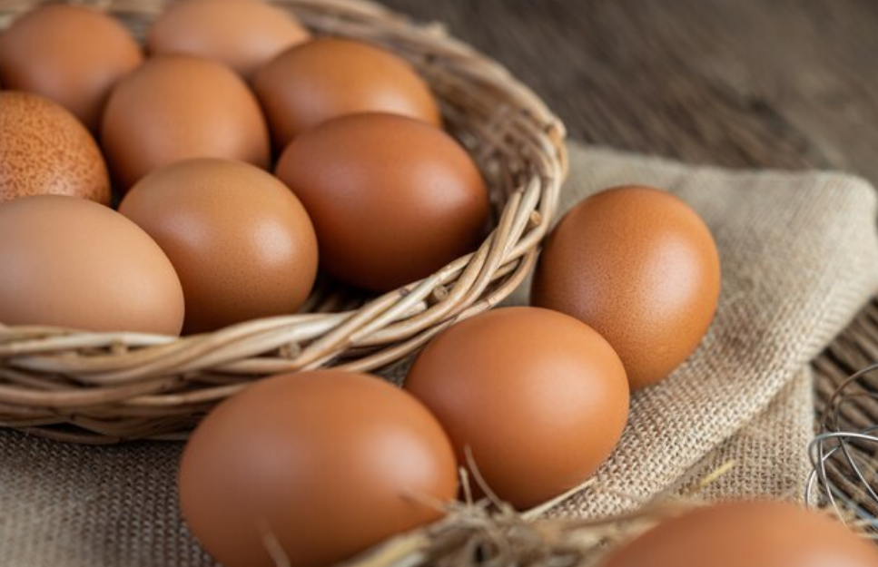 Цены на куриные яйца в РФ с начала года снизились на 12,4 процента