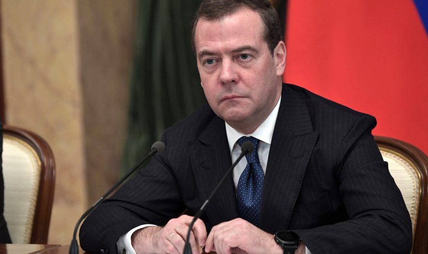 Медведев: РФ дает отпор нынешним фашистам