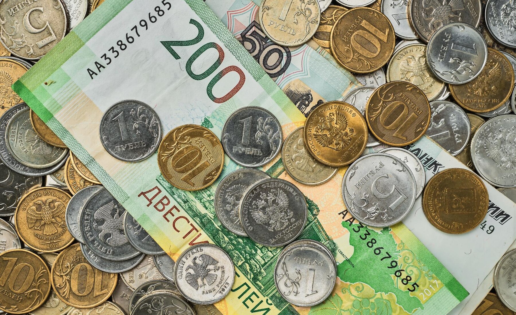 Финансист Пушкарев советует россиянам откладывать по 100 рублей в день