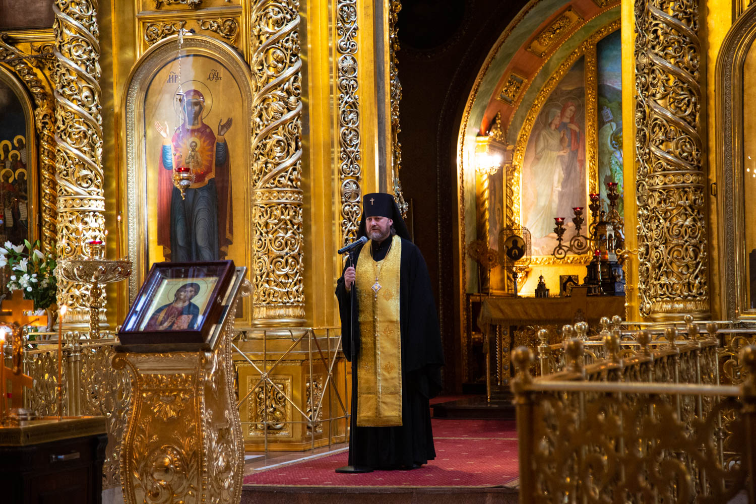 Священник Иванов призвал россиян молиться о «скорбях» и просить лишения зарплаты