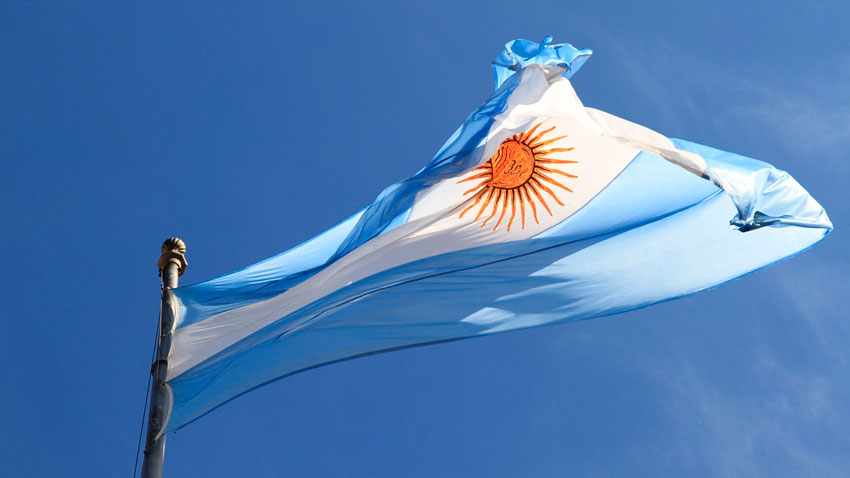 Мадрид призвал президента Аргентины проявить уважение при новых поездках в страну