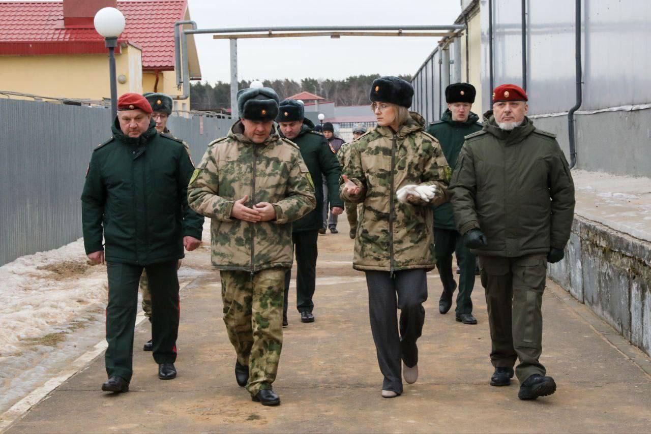 Генерал-полковник Алексей Воробьев и депутат Госдумы Мария Бутина посетили Кинологический центр Росгвардии